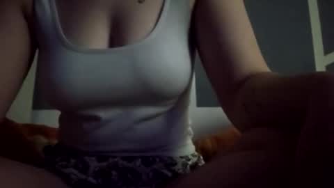 lyssacroft online show from December 22, 8:11 am