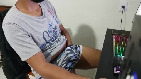 Snapshot of m0ren01995 chatting on May 26, 1:45 am m0ren01995 online show from May 26, 1:45 am