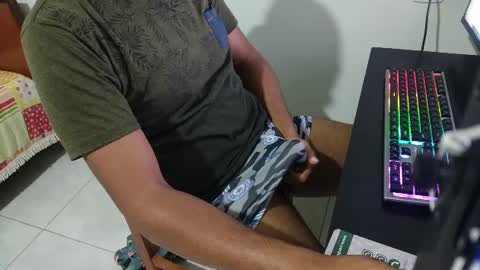 Snapshot of m0ren01995 chatting on July 6, 8:33 am m0ren01995 online show from July 6, 8:33 am