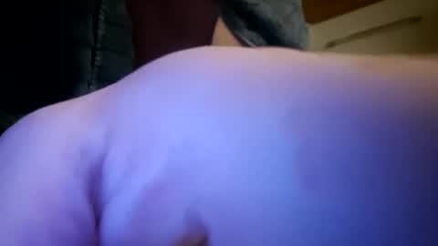 Snapshot of m1guele chatting on December 17, 1:00 am Fucklover online show from December 17, 1:00 am