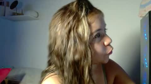 Snapshot of m1la_18 chatting on April 26, 11:57 pm mila online show from April 26, 11:57 pm