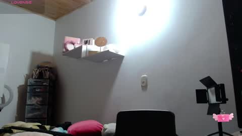 Snapshot of m1la_18 chatting on May 27, 7:05 am mila online show from May 27, 7:05 am