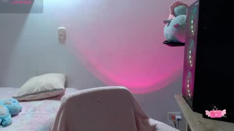 Snapshot of m1la_18 chatting on May 28, 6:00 am mila online show from May 28, 6:00 am