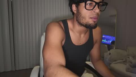 Snapshot of m_d_fl chatting on February 4, 1:33 am MD online show from February 4, 1:33 am