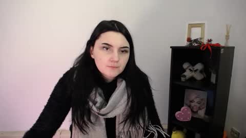 Snapshot of m_i_k_i_ chatting on February 10, 11:25 am m_i_k_i_ online show from February 10, 11:25 am