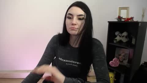 Snapshot of m_i_k_i_ chatting on February 16, 12:23 pm m_i_k_i_ online show from February 16, 12:23 pm