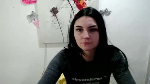 Snapshot of m_i_k_i_ chatting on February 17, 10:45 am m_i_k_i_ online show from February 17, 10:45 am