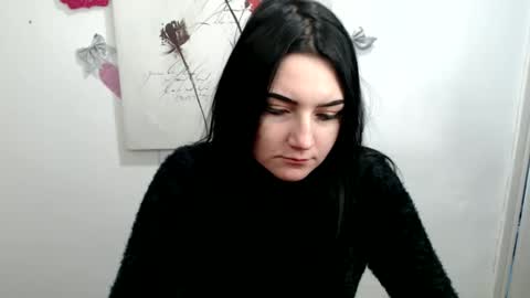 Snapshot of m_i_k_i_ chatting on February 21, 10:49 am m_i_k_i_ online show from February 21, 10:49 am