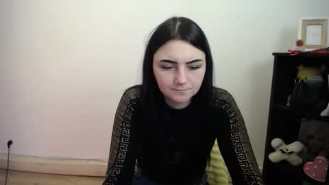 Snapshot of m_i_k_i_ chatting on March 4, 12:11 pm m_i_k_i_ online show from March 4, 12:11 pm