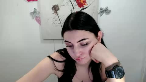 Snapshot of m_i_k_i_ chatting on March 6, 11:39 am m_i_k_i_ online show from March 6, 11:39 am