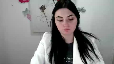 Snapshot of m_i_k_i_ chatting on March 9, 11:58 am m_i_k_i_ online show from March 9, 11:58 am