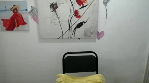 Snapshot of m_i_k_i_ chatting on March 11, 11:05 am m_i_k_i_ online show from March 11, 11:05 am