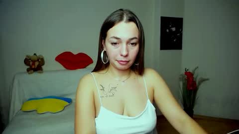 Snapshot of m_vikki chatting on October 19, 9:10 am Vikki online show from October 19, 9:10 am