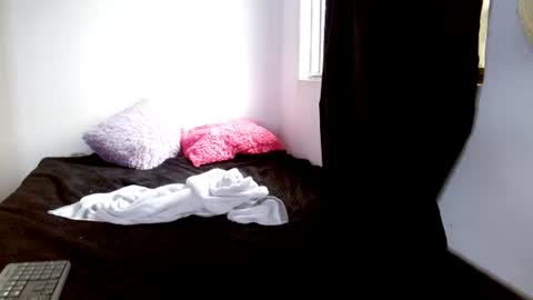maaddy_thompson online show from June 19, 10:35 pm