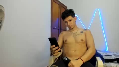 itgram pezlo josue online show from November 11, 2:55 am