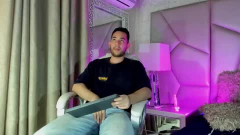 Snapshot of maatt_de_luca chatting on September 12, 5:57 pm Matt De Luca online show from September 12, 5:57 pm