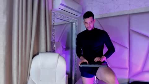 Snapshot of maatt_de_luca chatting on September 15, 6:08 pm Matt De Luca online show from September 15, 6:08 pm