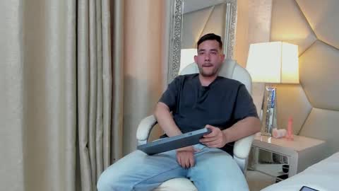 Snapshot of maatt_de_luca chatting on October 3, 6:16 pm Matt De Luca online show from October 3, 6:16 pm