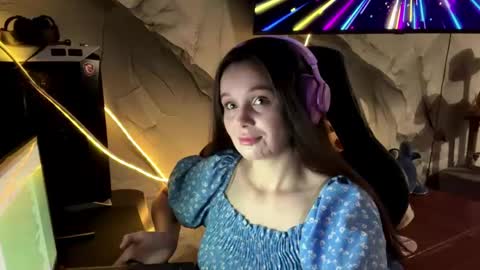Snapshot of mabelneonakis chatting on May 24, 7:52 pm Apolonia online show from May 24, 7:52 pm