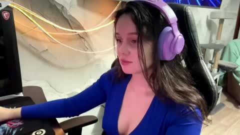 Snapshot of mabelneonakis chatting on May 28, 6:16 pm Apolonia online show from May 28, 6:16 pm