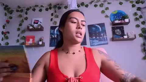 Snapshot of macey_hairy chatting on December 3, 5:11 pm Macey Elliot Modelo Independiente online show from December 3, 5:11 pm