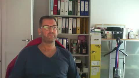 macfly67 online show from October 4, 7:28 am