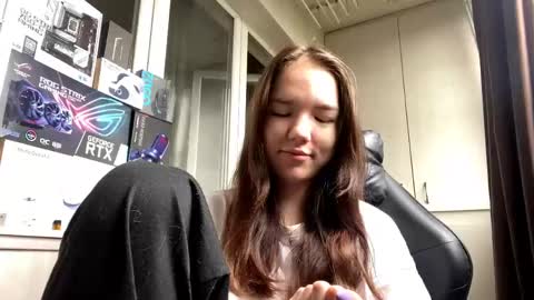 Snapshot of machellebazaldua chatting on May 10, 5:01 am Mila online show from May 10, 5:01 am