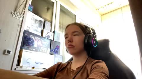Snapshot of machellebazaldua chatting on May 13, 9:06 am Mila online show from May 13, 9:06 am