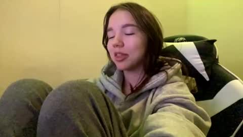 Snapshot of machellebazaldua chatting on May 22, 6:13 pm Mila online show from May 22, 6:13 pm