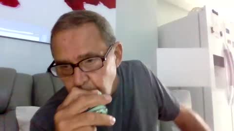 Snapshot of machet1 chatting on December 11, 3:05 pm machet1 online show from December 11, 3:05 pm