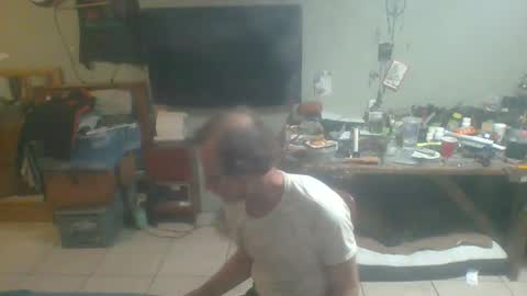 Snapshot of mackdog1369 chatting on December 26, 12:14 am mackdog1369 online show from December 26, 12:14 am