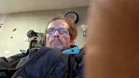 Snapshot of mackdog1369 chatting on February 17, 7:58 am mackdog1369 online show from February 17, 7:58 am