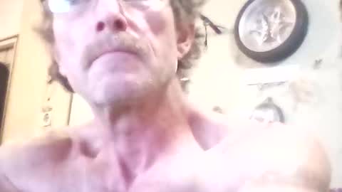 Snapshot of mackdog1369 chatting on October 29, 10:50 am mackdog1369 online show from October 29, 10:50 am