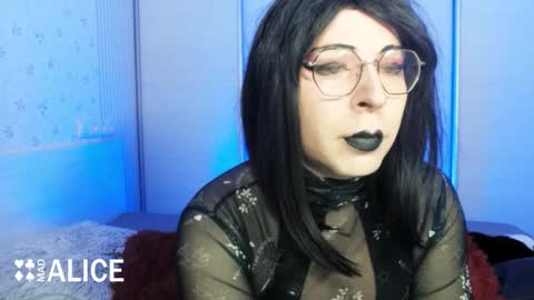 Snapshot of madalicexxx chatting on November 3, 7:48 pm Alice online show from November 3, 7:48 pm
