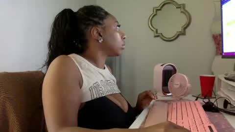 madam_glam online show from May 19, 3:51 pm