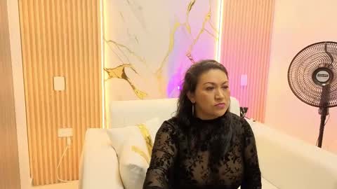 Snapshot of madam_hott chatting on September 9, 3:39 am Madam Hott online show from September 9, 3:39 am