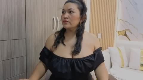 Snapshot of madam_hott chatting on October 2, 3:46 am Madam Hott online show from October 2, 3:46 am