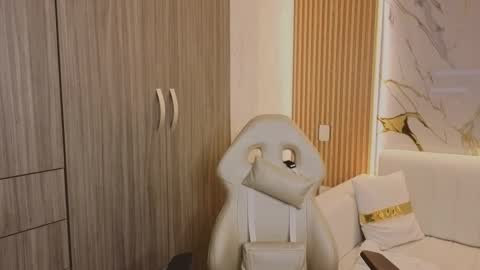 Snapshot of madam_hott chatting on October 20, 3:40 am Madam Hott online show from October 20, 3:40 am