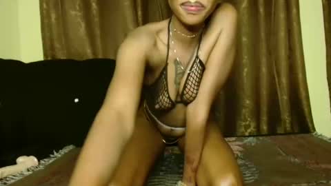 Snapshot of madamcoco chatting on January 11, 1:53 pm queency online show from January 11, 1:53 pm