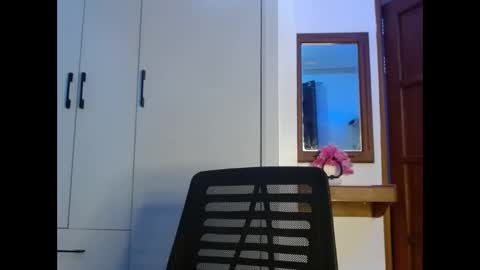 Snapshot of madamcoco chatting on May 3, 4:18 am queency online show from May 3, 4:18 am