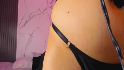Snapshot of madame_lilith chatting on May 3, 11:27 am madame lilith online show from May 3, 11:27 am