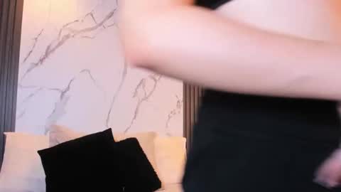 Snapshot of madame_lilith chatting on May 9, 12:21 pm madame lilith online show from May 9, 12:21 pm