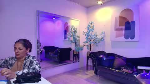 Snapshot of madame_scarllet chatting on February 7, 11:25 am Madame Scarllet online show from February 7, 11:25 am