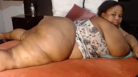 Snapshot of madamzee chatting on December 9, 6:25 pm madamzee online show from December 9, 6:25 pm