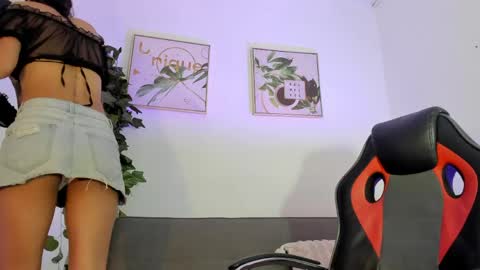 Maddie Ray online show from May 27, 11:29 am