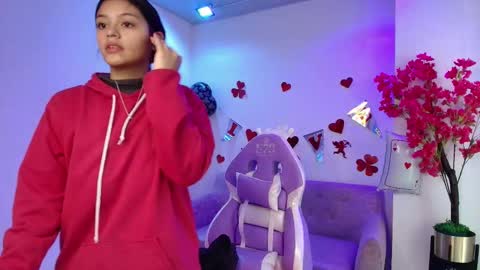 maddie_t18 online show from February 13, 11:17 am