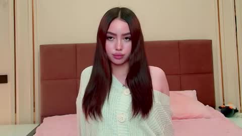 Madelaine online show from May 17, 6:15 pm