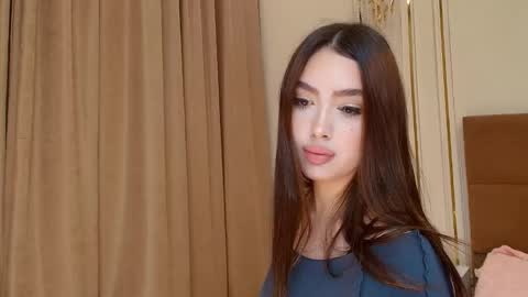 Madelaine online show from May 19, 8:15 pm
