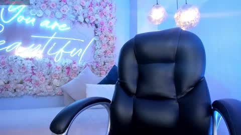 Maddison online show from November 13, 4:33 am