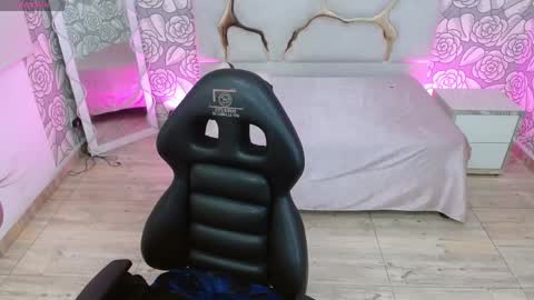 Snapshot of maddisson_tay chatting on May 22, 12:00 pm maddisson_tay online show from May 22, 12:00 pm
